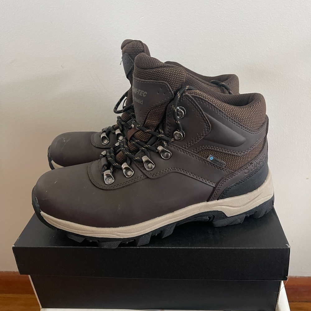 Men’s hiking boots size 8